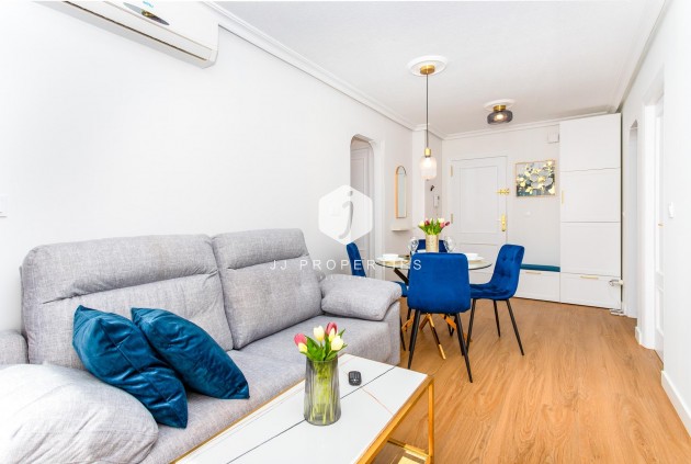 Z drugiej ręki - Mieszkanie w bloku -
Torrevieja - Centro