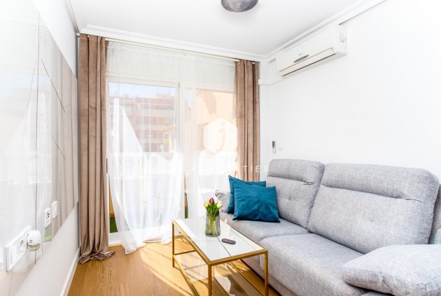 Z drugiej ręki - Mieszkanie w bloku -
Torrevieja - Centro