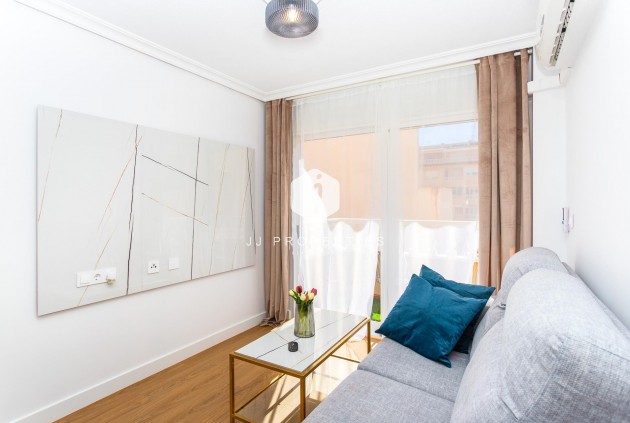 Z drugiej ręki - Mieszkanie w bloku -
Torrevieja - Centro