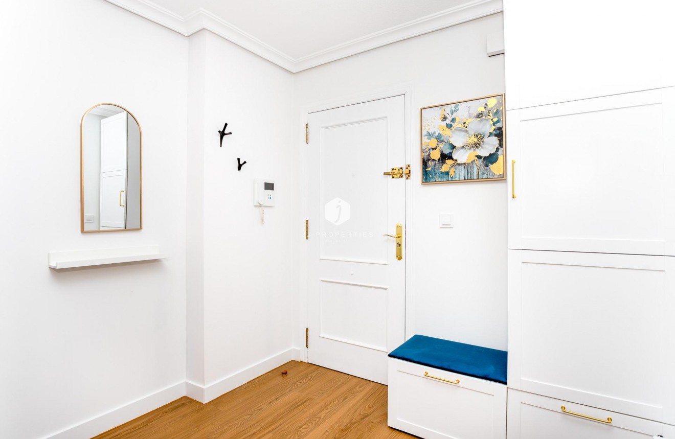 Z drugiej ręki - Mieszkanie w bloku -
Torrevieja - Centro