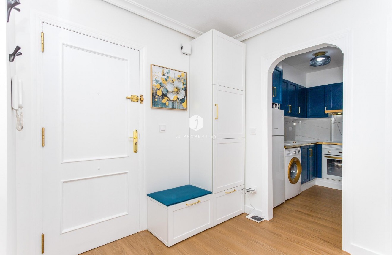 Z drugiej ręki - Mieszkanie w bloku -
Torrevieja - Centro