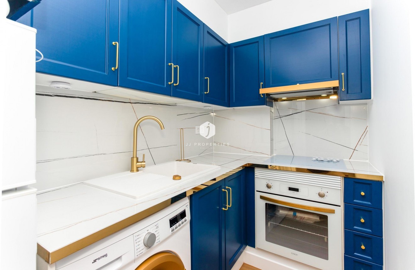 Z drugiej ręki - Mieszkanie w bloku -
Torrevieja - Centro