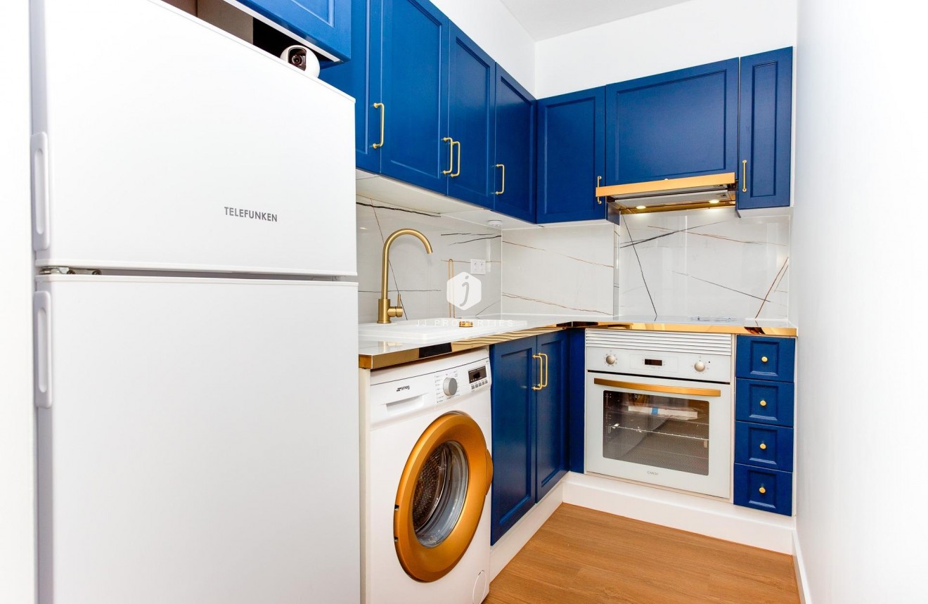 Z drugiej ręki - Mieszkanie w bloku -
Torrevieja - Centro