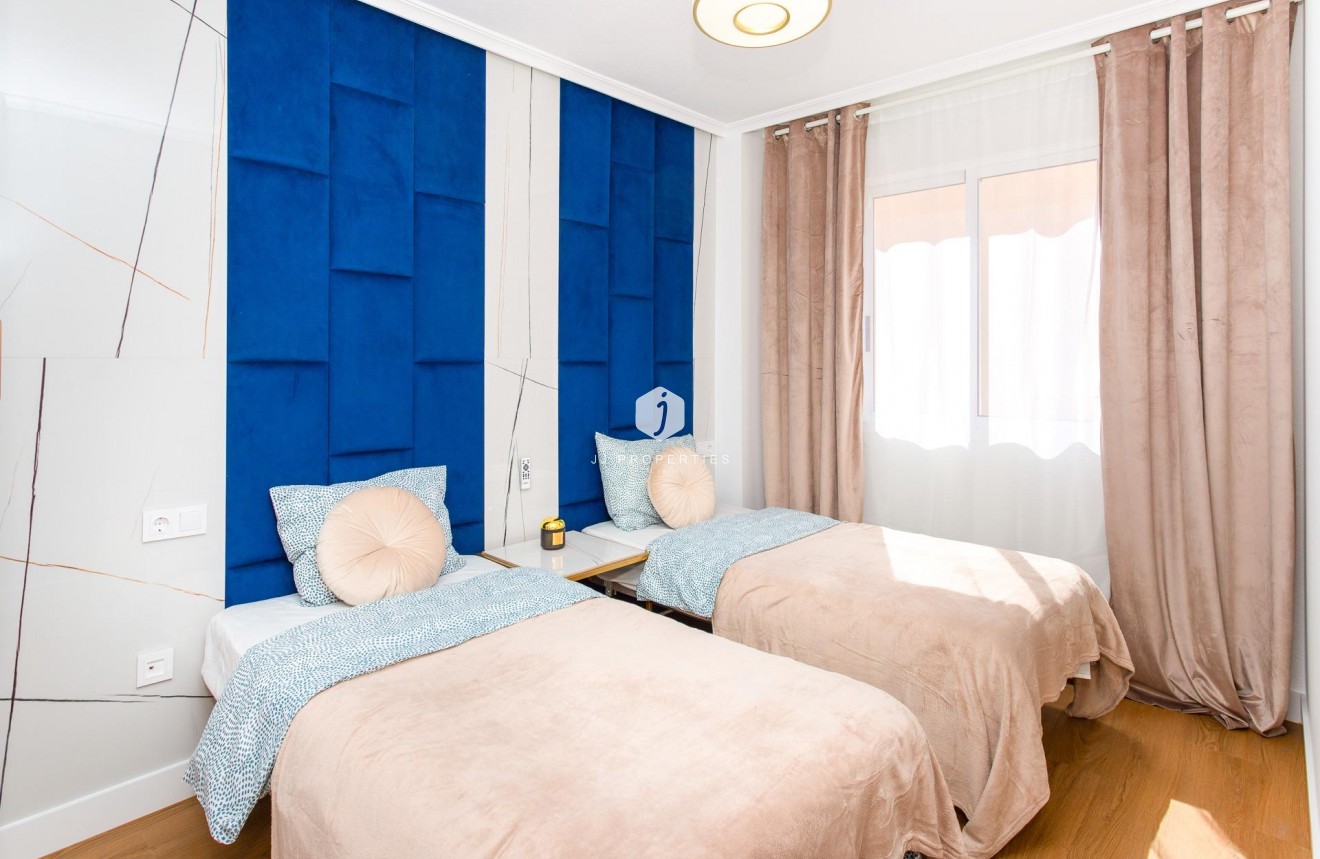 Z drugiej ręki - Mieszkanie w bloku -
Torrevieja - Centro