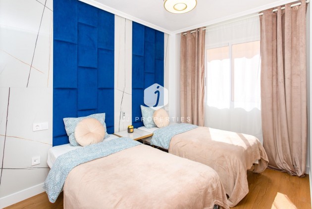 Z drugiej ręki - Mieszkanie w bloku -
Torrevieja - Centro