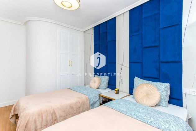 Z drugiej ręki - Mieszkanie w bloku -
Torrevieja - Centro