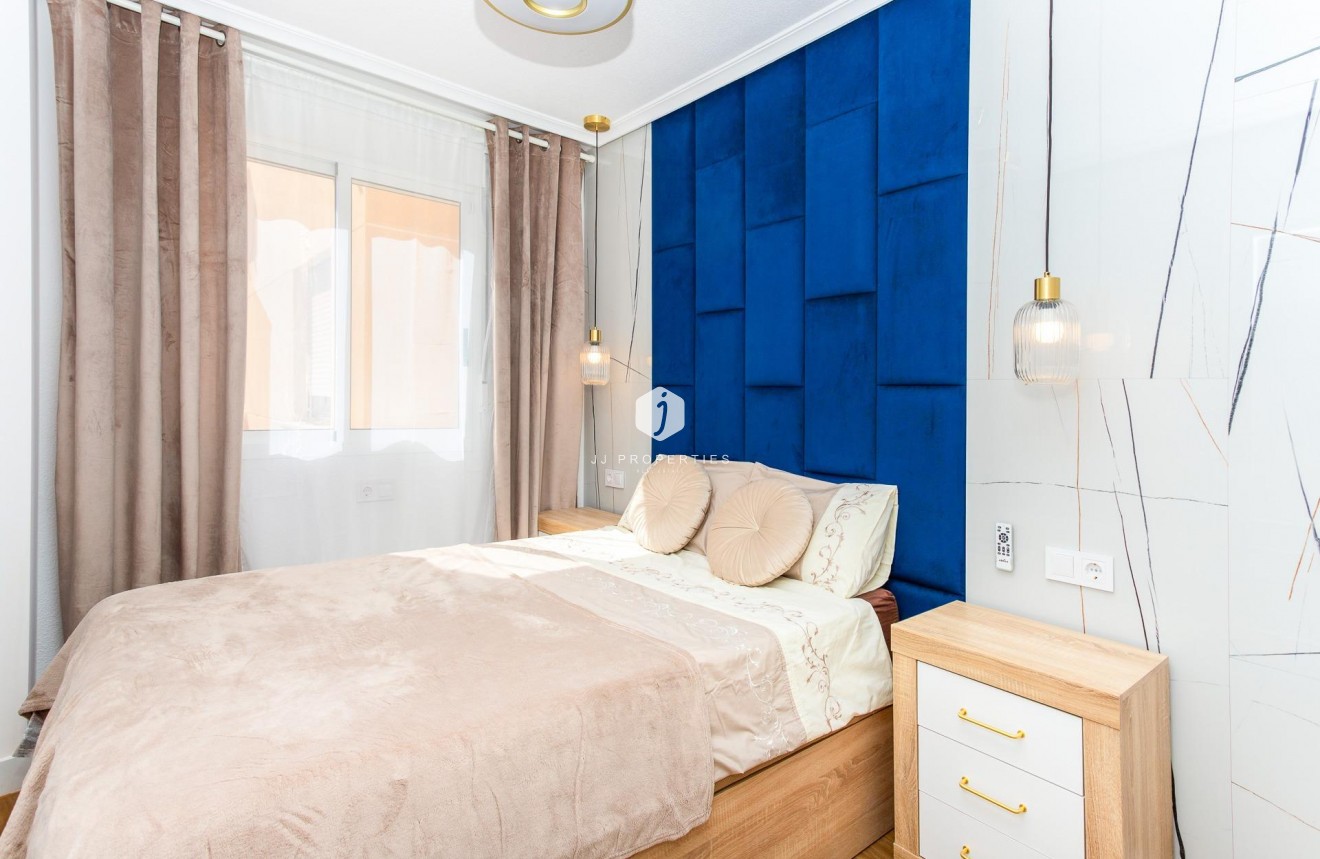 Z drugiej ręki - Mieszkanie w bloku -
Torrevieja - Centro