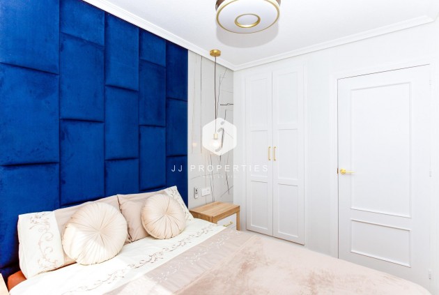 Z drugiej ręki - Mieszkanie w bloku -
Torrevieja - Centro