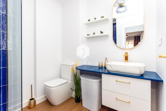 Z drugiej ręki - Mieszkanie w bloku -
Torrevieja - Centro