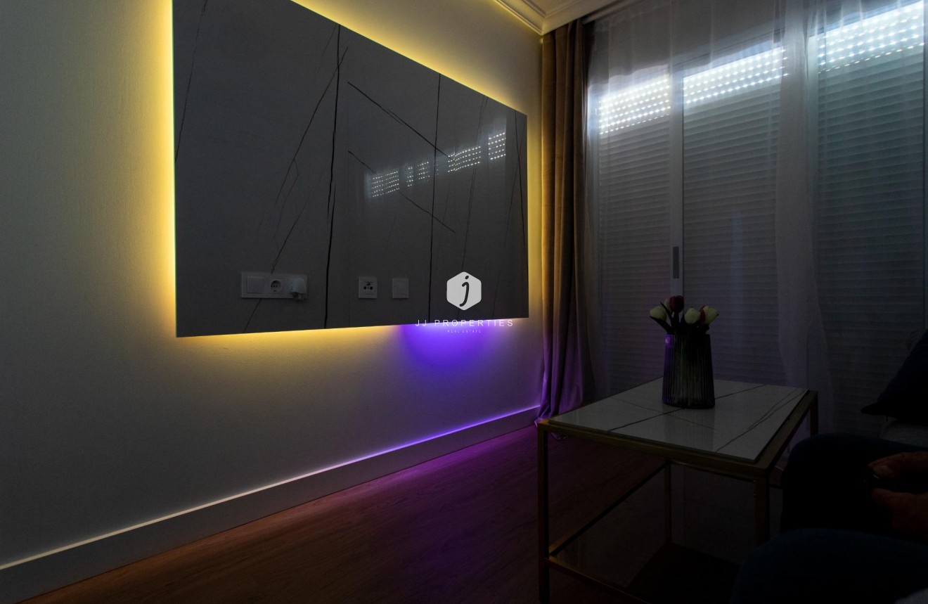 Z drugiej ręki - Mieszkanie w bloku -
Torrevieja - Centro