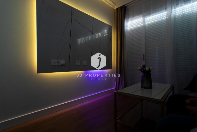 Z drugiej ręki - Mieszkanie w bloku -
Torrevieja - Centro