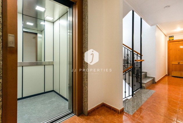 Z drugiej ręki - Mieszkanie w bloku -
Torrevieja - Centro