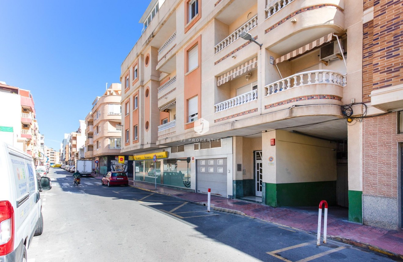 Z drugiej ręki - Mieszkanie w bloku -
Torrevieja - Centro