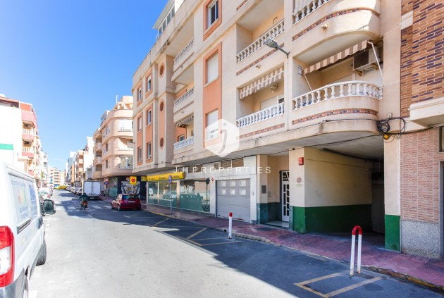 Z drugiej ręki - Mieszkanie w bloku -
Torrevieja - Centro