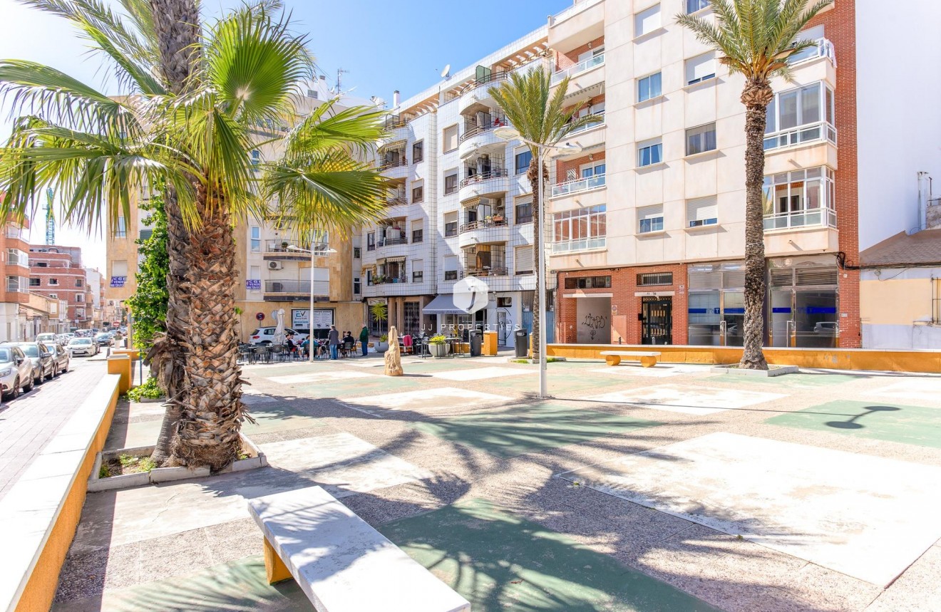 Z drugiej ręki - Mieszkanie w bloku -
Torrevieja - Centro