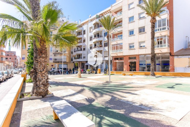 Z drugiej ręki - Mieszkanie w bloku -
Torrevieja - Centro