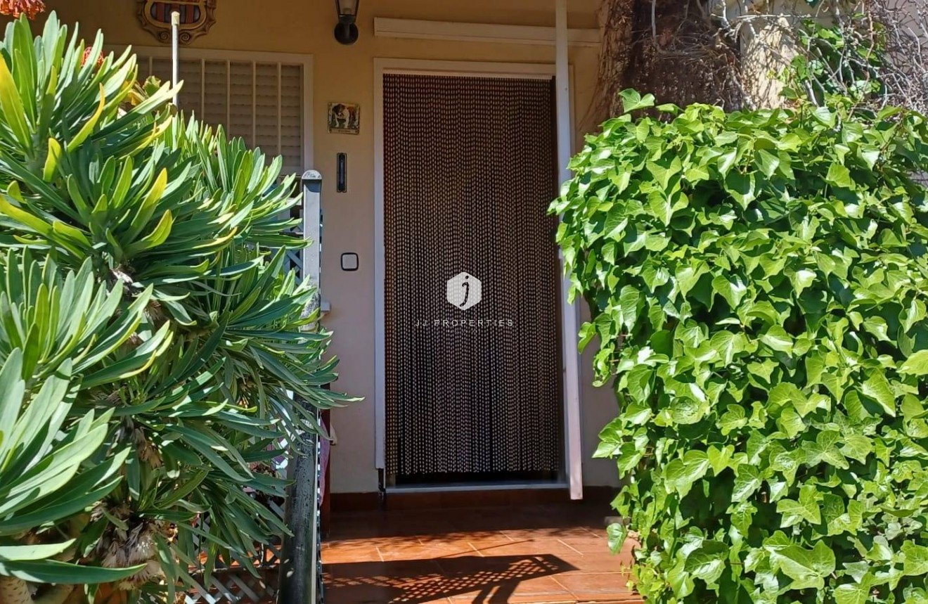 Z drugiej ręki - Bungalow -
Orihuela Costa - Los Almendros-la Florida