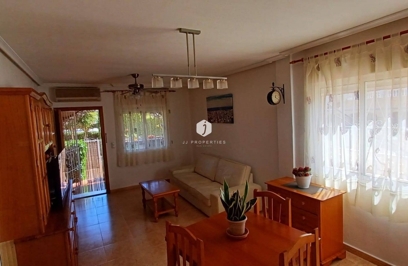 Z drugiej ręki - Bungalow -
Orihuela Costa - Los Almendros-la Florida