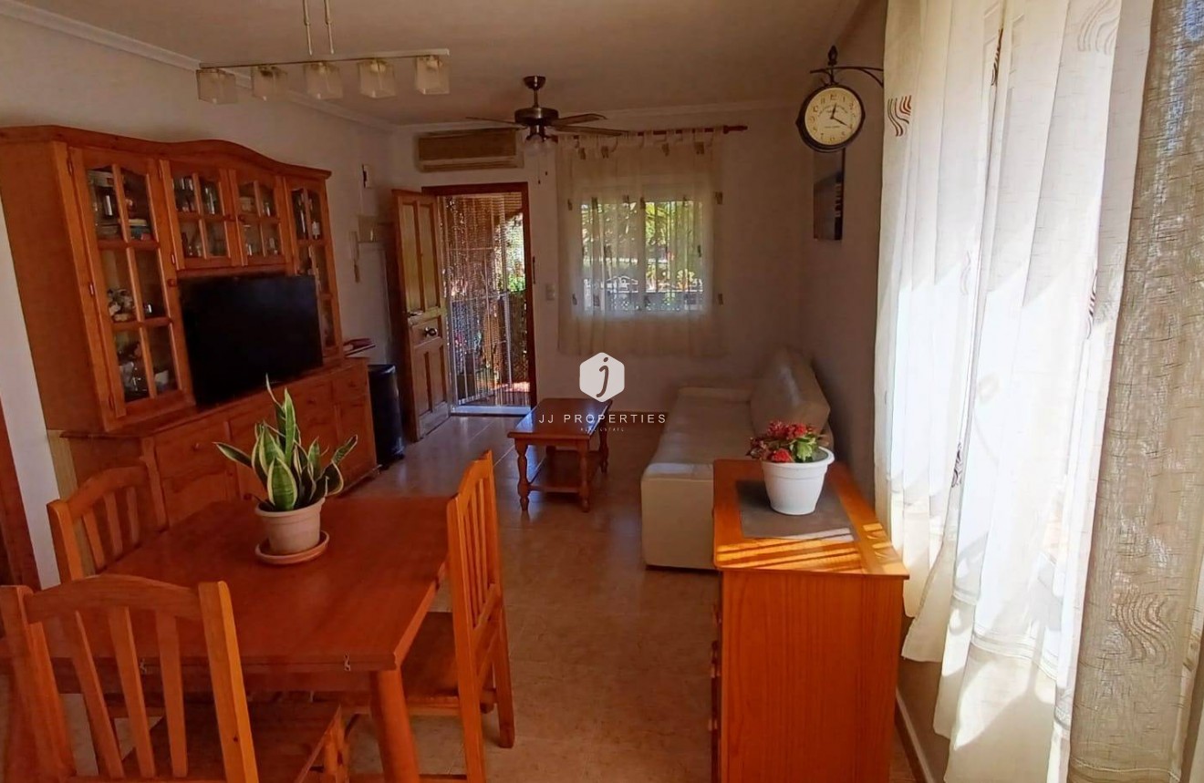 Z drugiej ręki - Bungalow -
Orihuela Costa - Los Almendros-la Florida