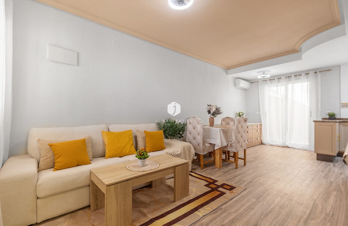 Z drugiej ręki - Szalet -
Orihuela Costa - Villamartín