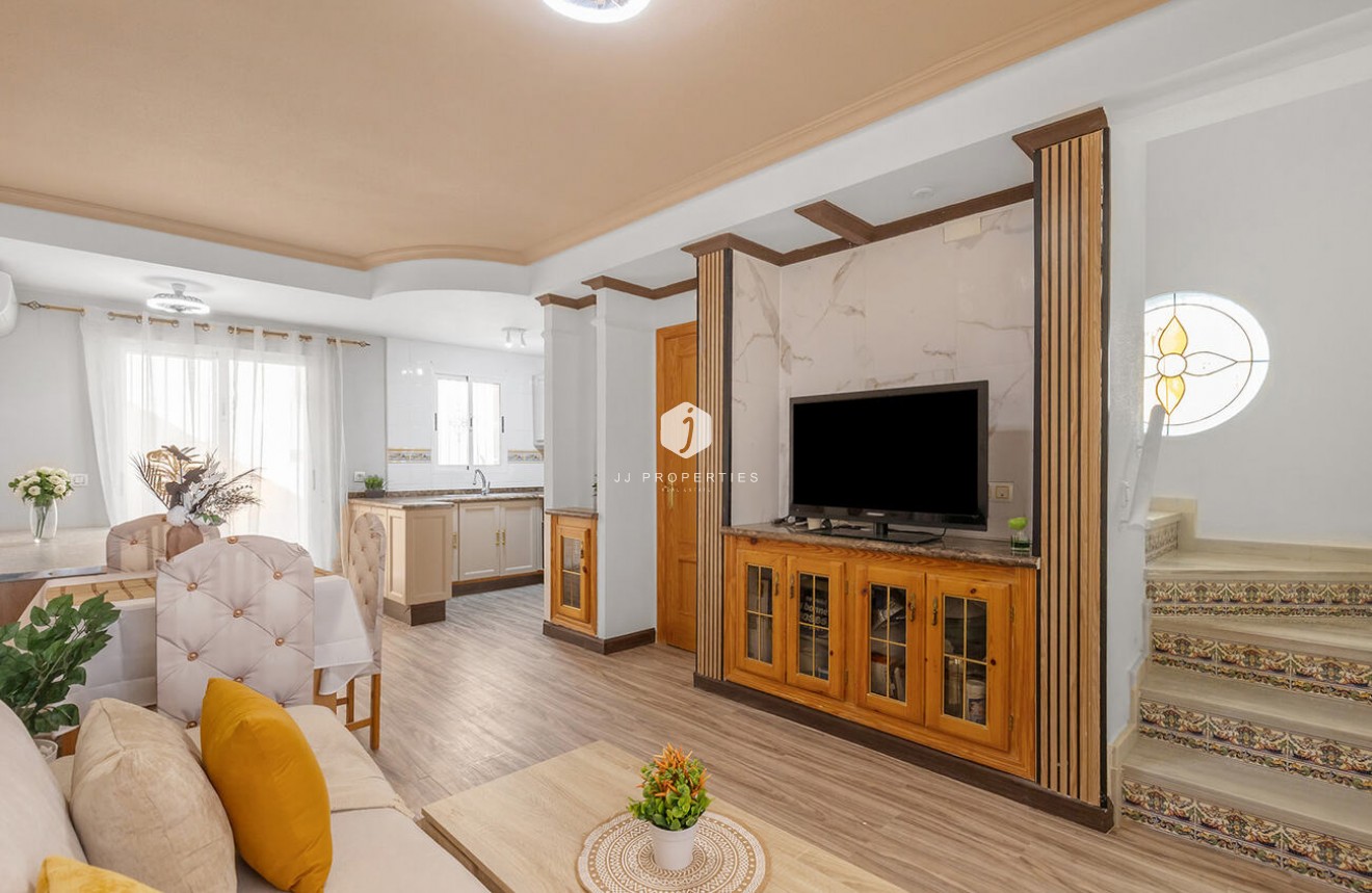 Z drugiej ręki - Szalet -
Orihuela Costa - Villamartín