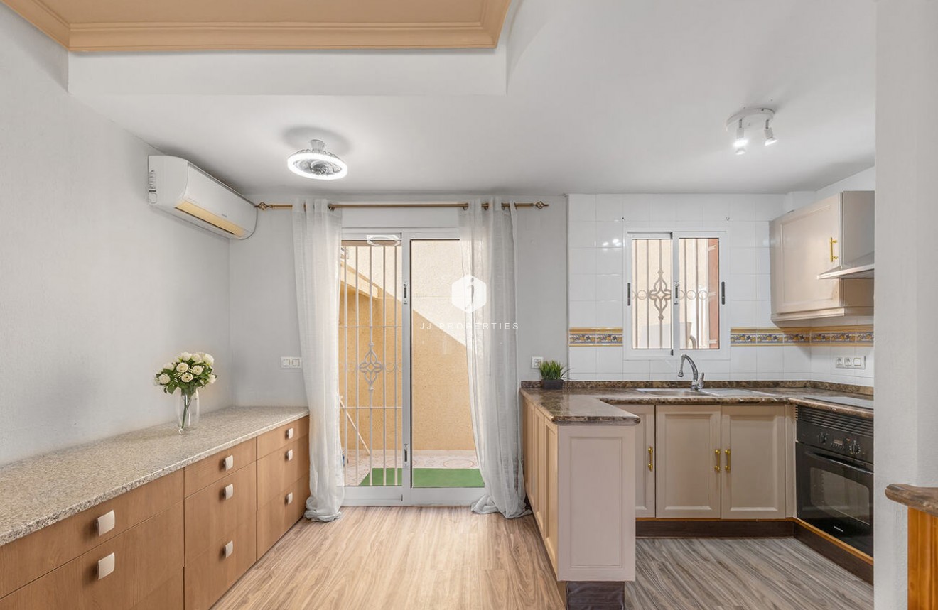 Z drugiej ręki - Szalet -
Orihuela Costa - Villamartín