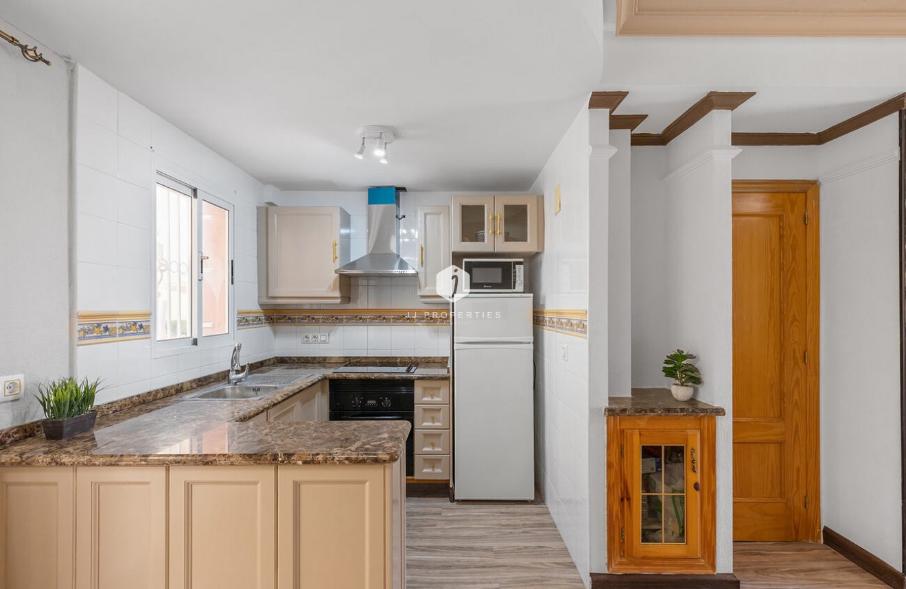 Z drugiej ręki - Szalet -
Orihuela Costa - Villamartín