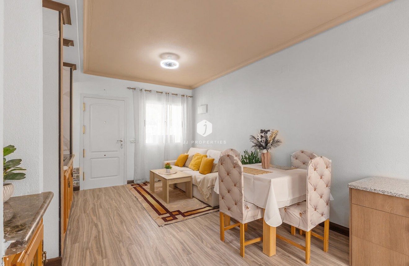 Z drugiej ręki - Szalet -
Orihuela Costa - Villamartín