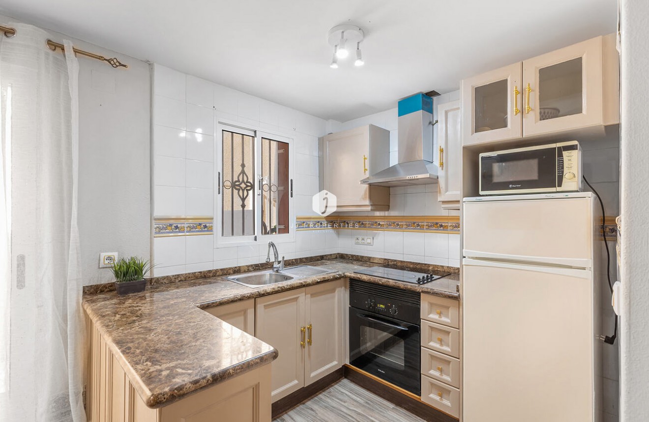 Z drugiej ręki - Szalet -
Orihuela Costa - Villamartín