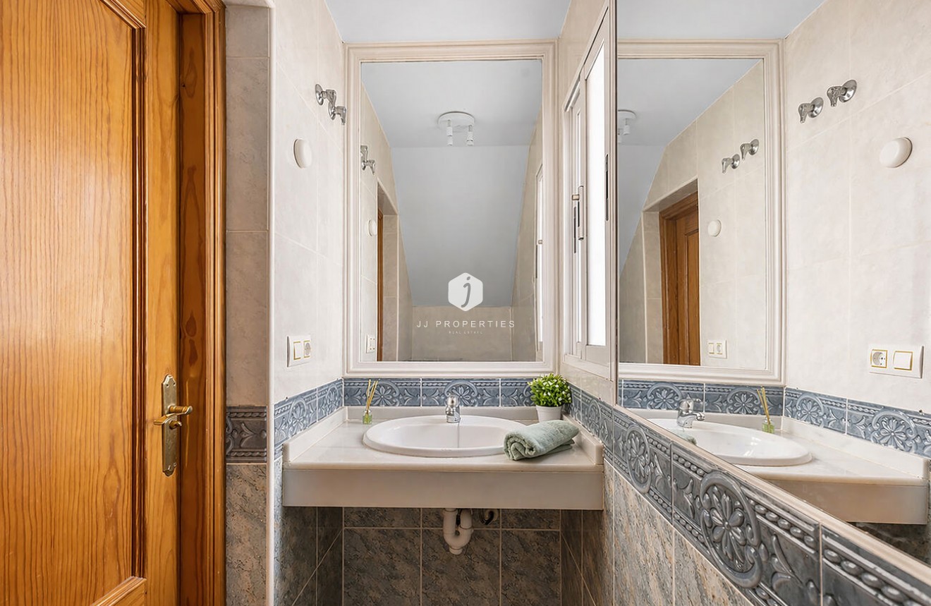 Z drugiej ręki - Szalet -
Orihuela Costa - Villamartín