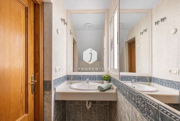 Z drugiej ręki - Szalet -
Orihuela Costa - Villamartín