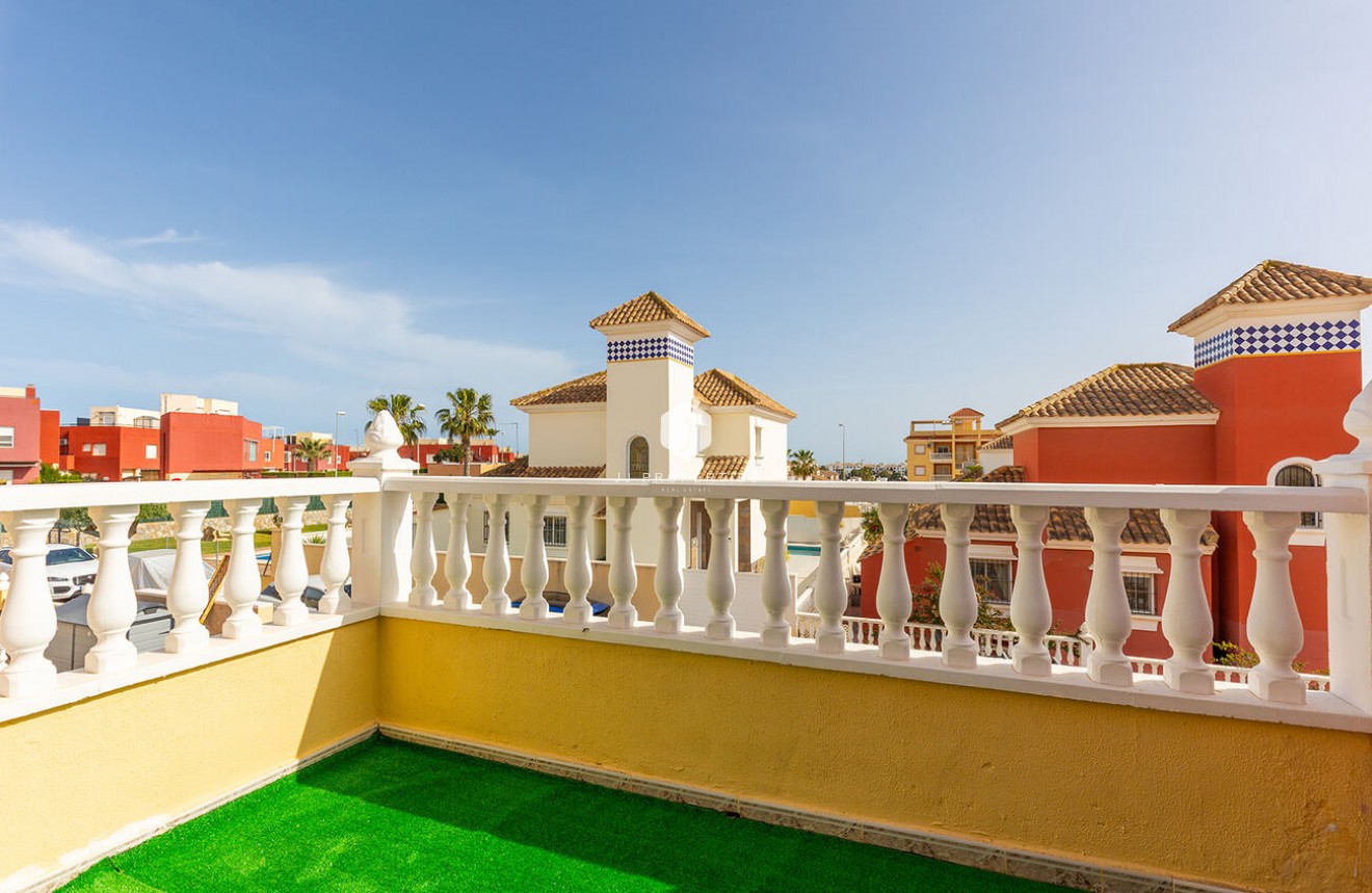 Z drugiej ręki - Szalet -
Orihuela Costa - Villamartín