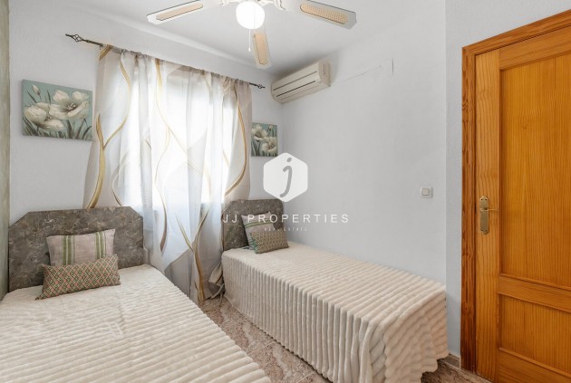 Z drugiej ręki - Szalet -
Orihuela Costa - Villamartín