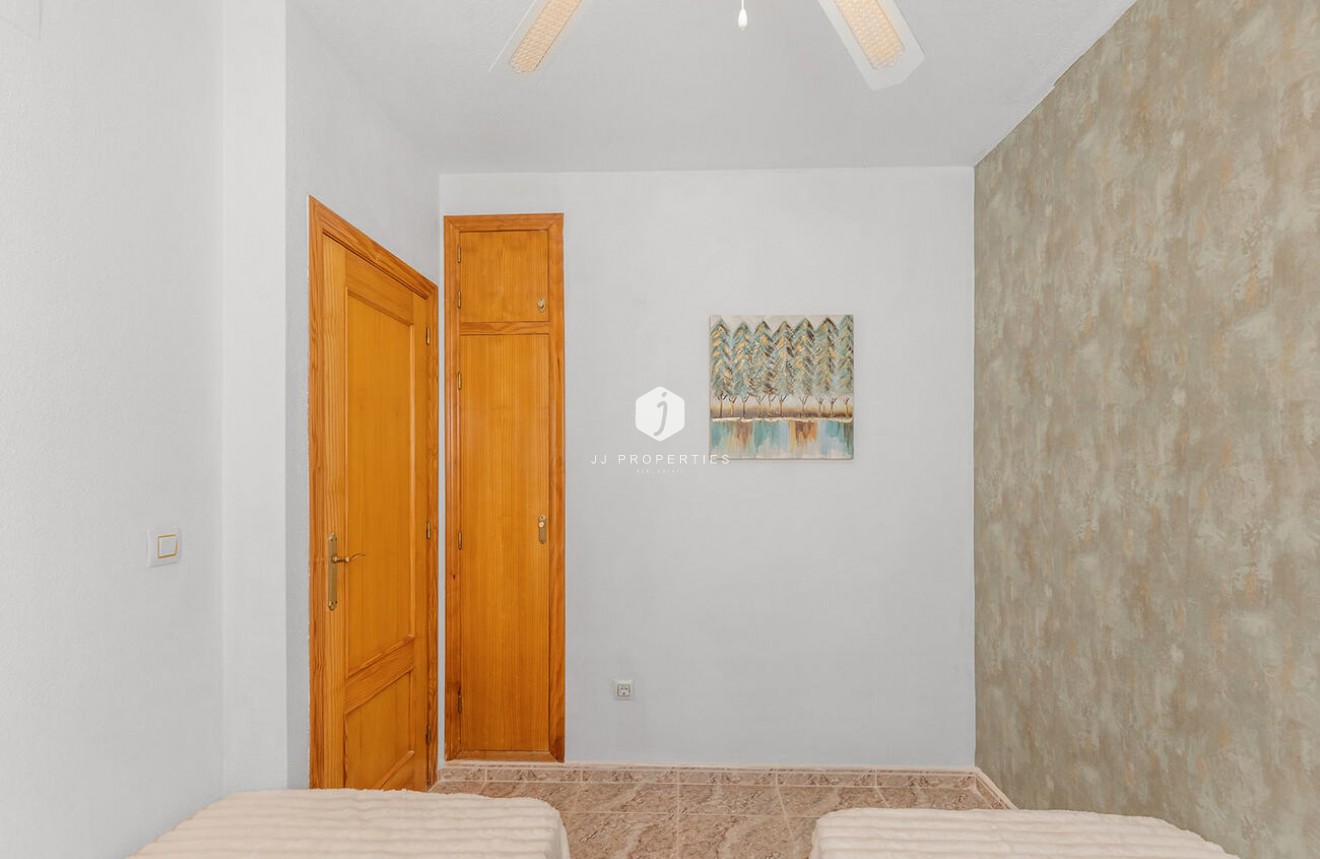 Z drugiej ręki - Szalet -
Orihuela Costa - Villamartín