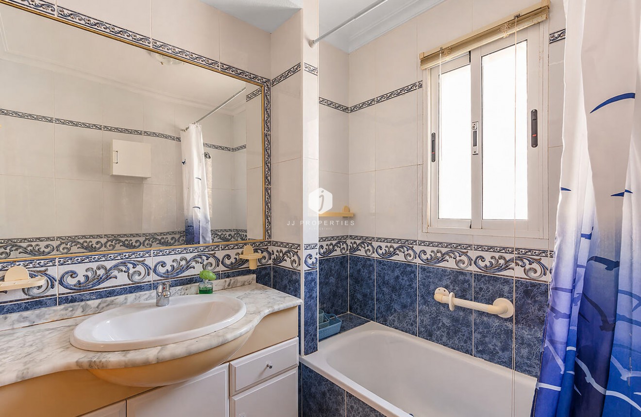 Z drugiej ręki - Szalet -
Orihuela Costa - Villamartín