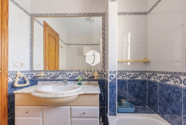 Z drugiej ręki - Szalet -
Orihuela Costa - Villamartín