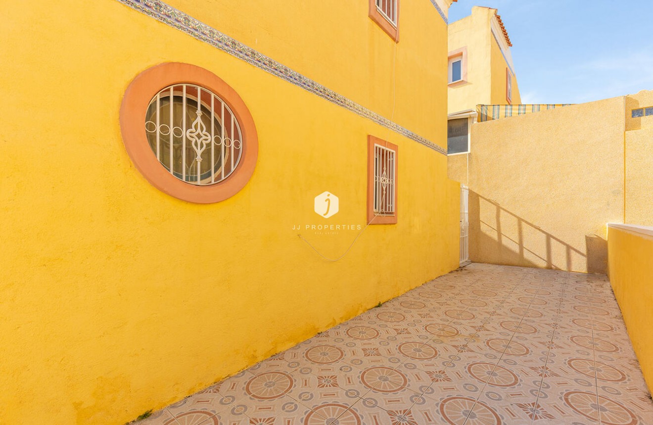 Z drugiej ręki - Szalet -
Orihuela Costa - Villamartín