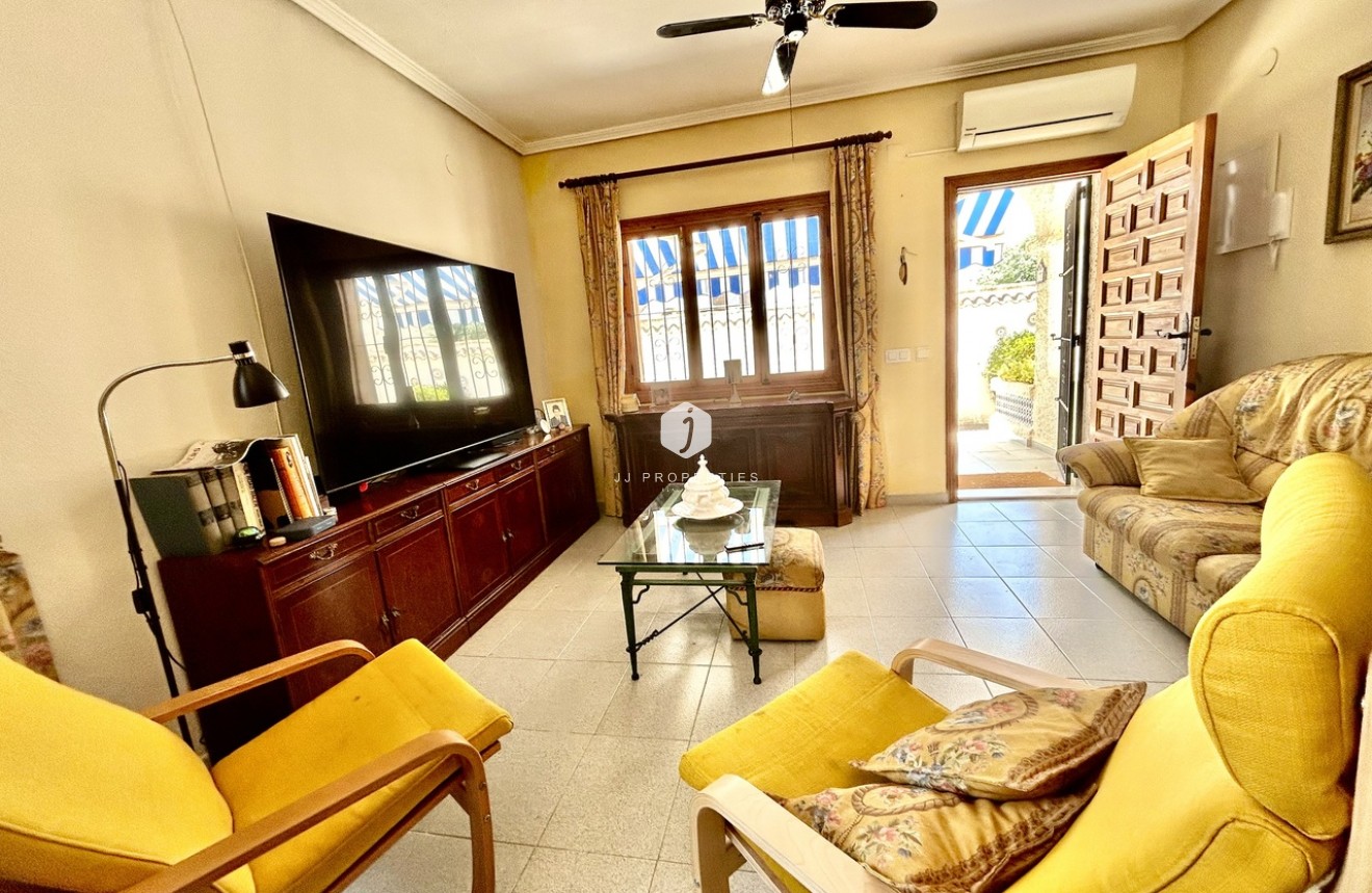 Aus zweiter Hand - Villa -
La Zenia - Costa Blanca