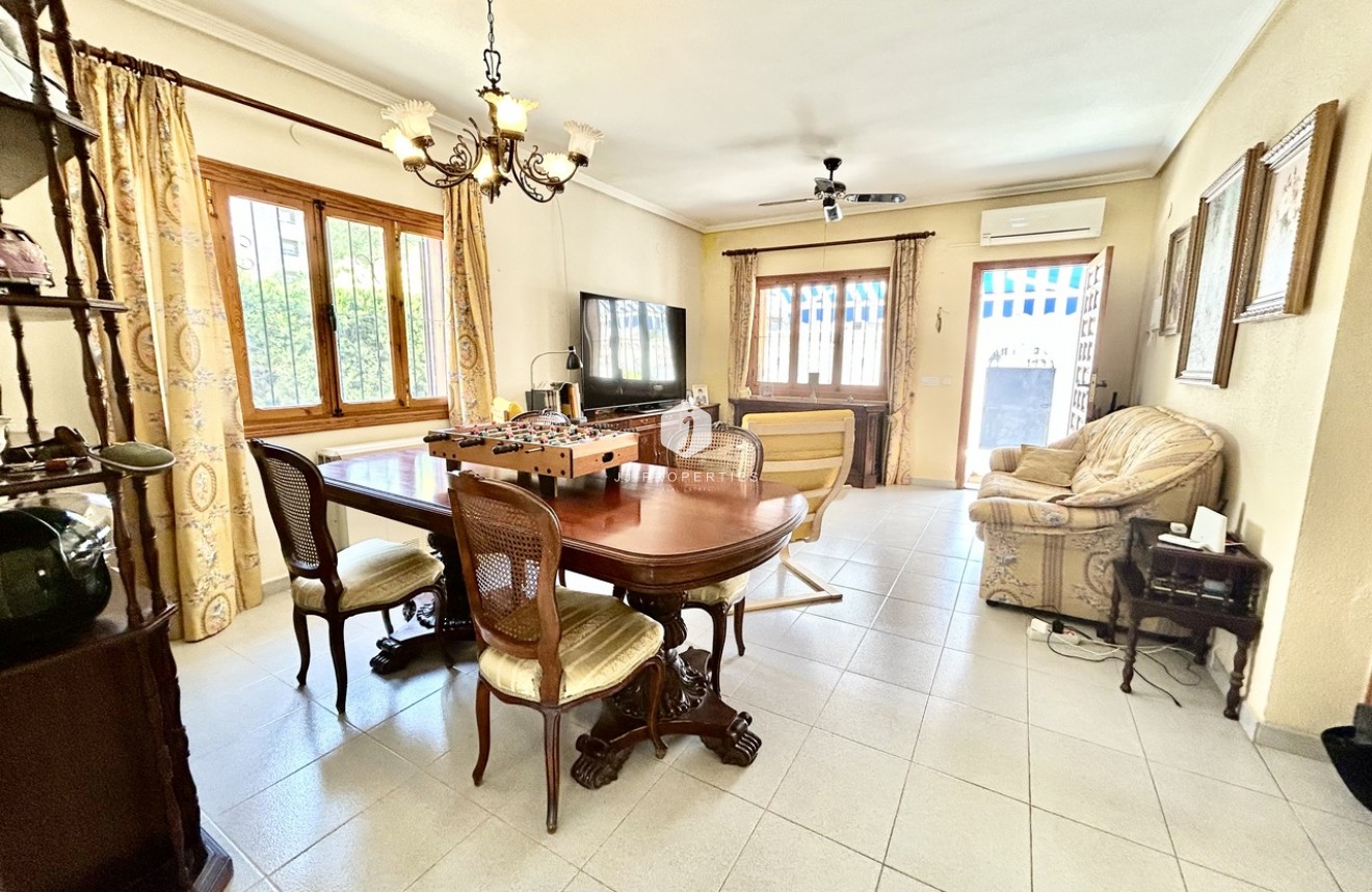 Aus zweiter Hand - Villa -
La Zenia - Costa Blanca