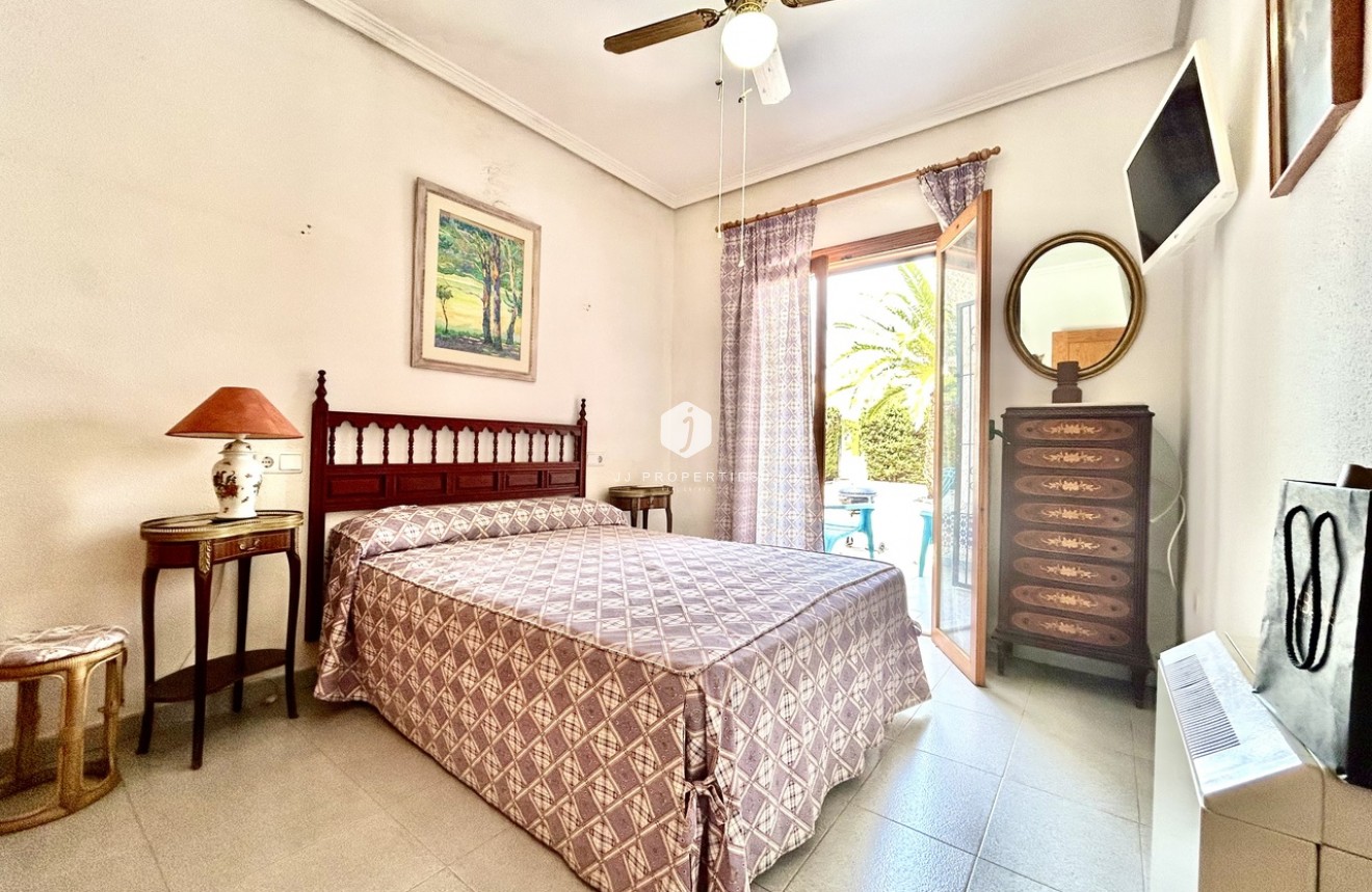 Aus zweiter Hand - Villa -
La Zenia - Costa Blanca