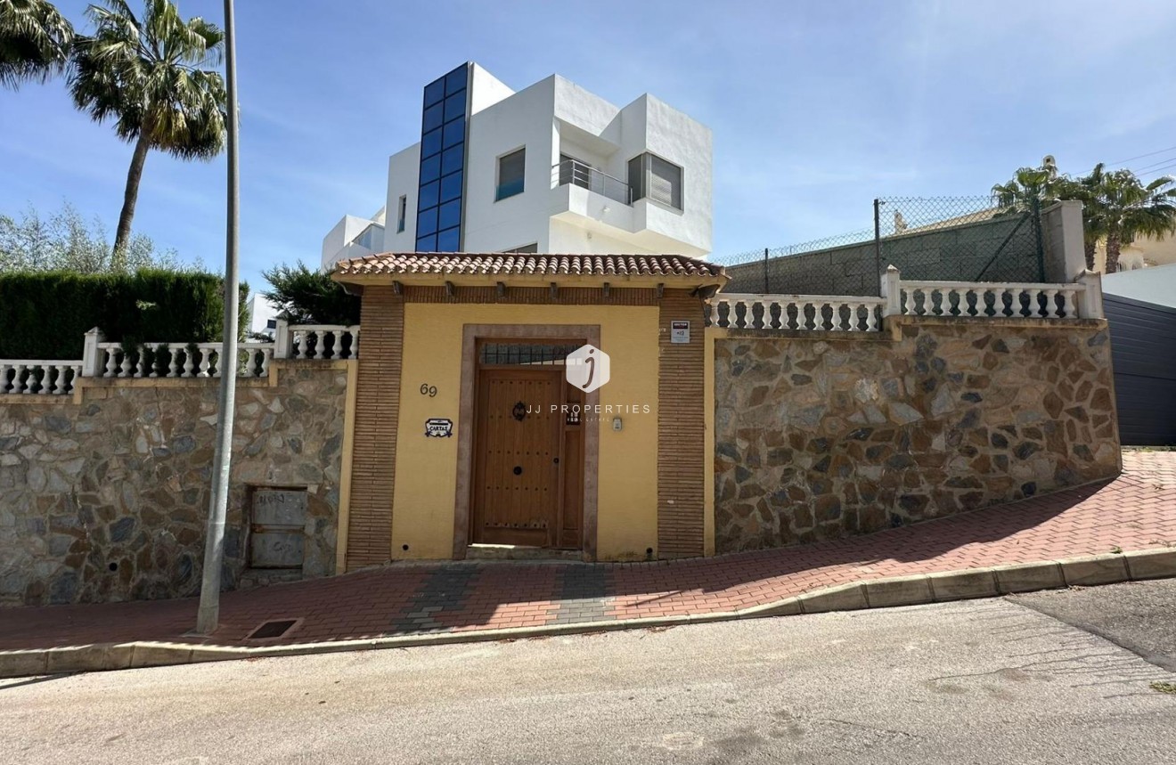 Segunda mano - Villa -
Torrevieja - Los Balcones - Los Altos del Edén