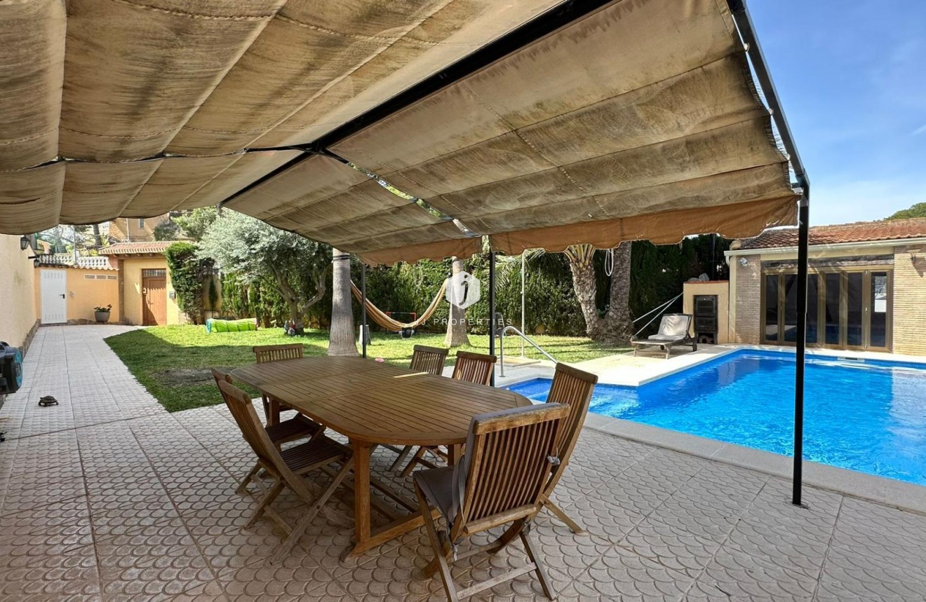 Segunda mano - Villa -
Torrevieja - Los Balcones - Los Altos del Edén