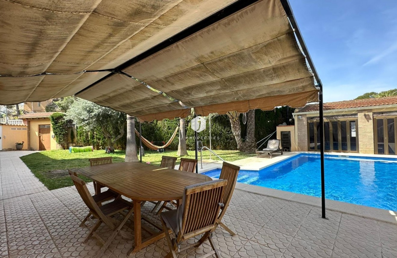 Segunda mano - Villa -
Torrevieja - Los Balcones - Los Altos del Edén