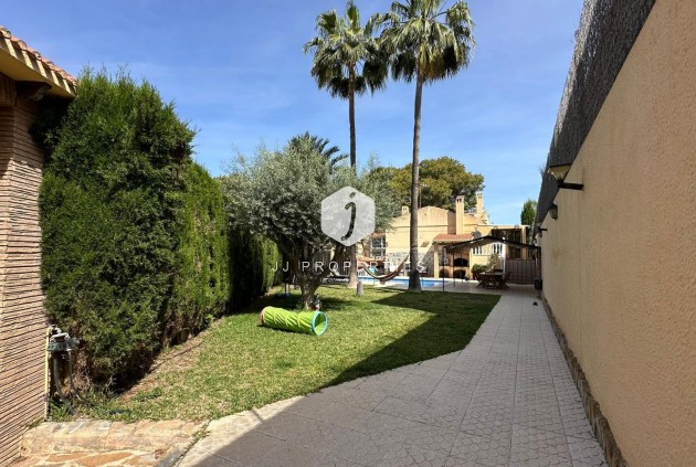 Segunda mano - Villa -
Torrevieja - Los Balcones - Los Altos del Edén