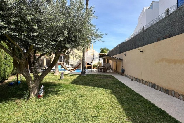 Segunda mano - Villa -
Torrevieja - Los Balcones - Los Altos del Edén