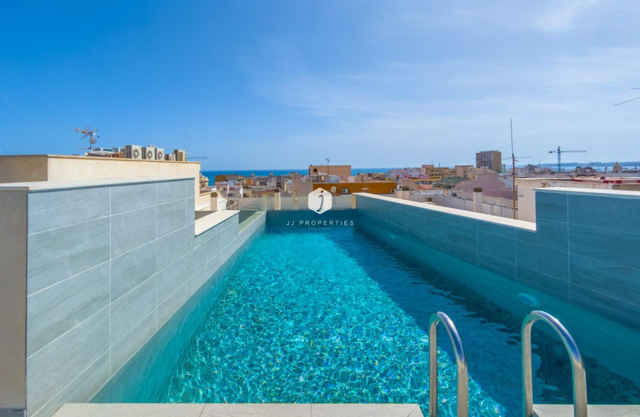 Z drugiej ręki - Mieszkanie w bloku -
Torrevieja - Estacion de autobuses