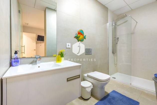 Z drugiej ręki - Mieszkanie w bloku -
Torrevieja - Estacion de autobuses