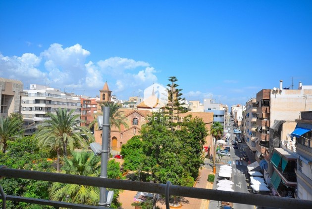 Z drugiej ręki - Mieszkanie w bloku -
Torrevieja - Centro