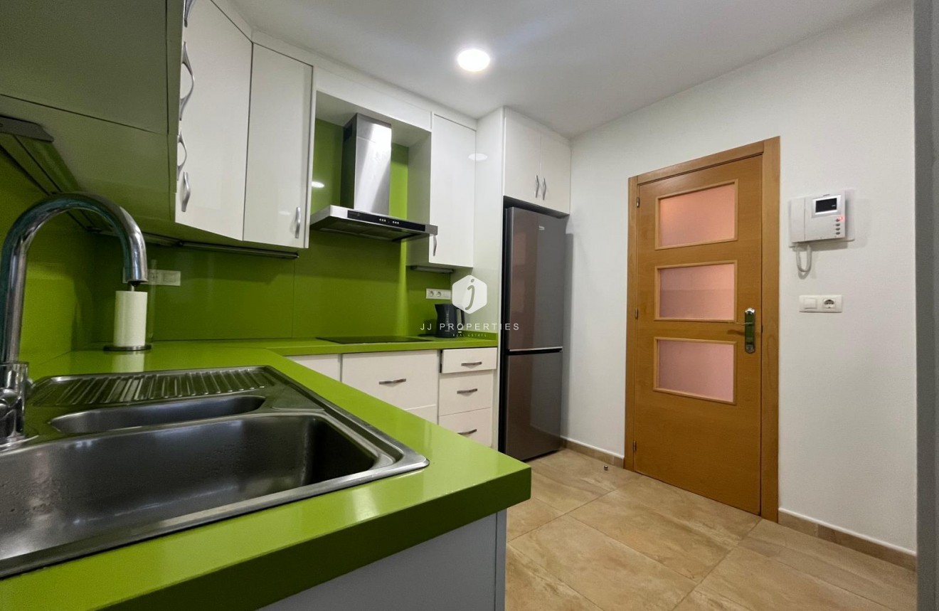 Z drugiej ręki - Mieszkanie w bloku -
Torrevieja - Centro