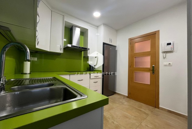 Z drugiej ręki - Mieszkanie w bloku -
Torrevieja - Centro